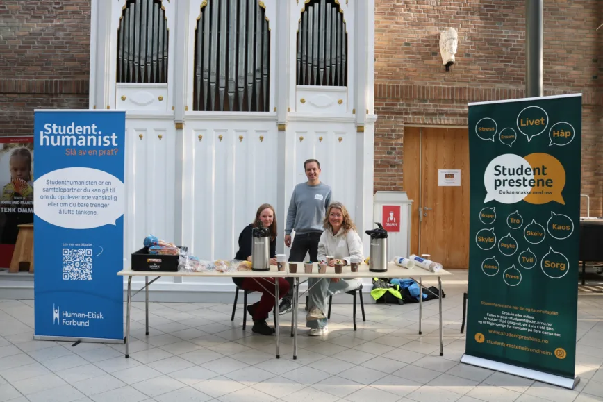 Studentprestene og -humanisten byr DMMH-studentene på bollefrokost hver tirsdag i september.